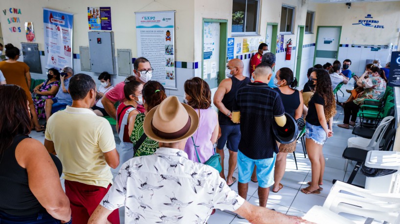 ￼VACINAÇÃO no posto de saúde Irmã Hercília Aragão