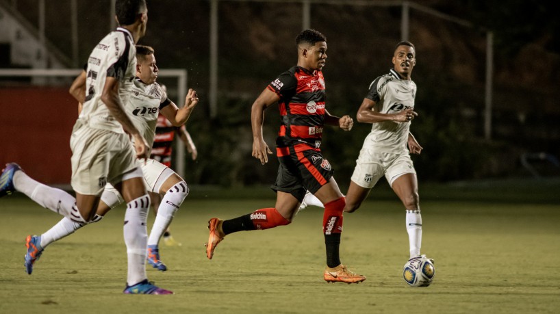 Ceará e Vitória se enfrentam pelo Brasileirão Série B 2023 hoje, 10; onde assistir ao vivo aos jogos do dia e horário do jogo.