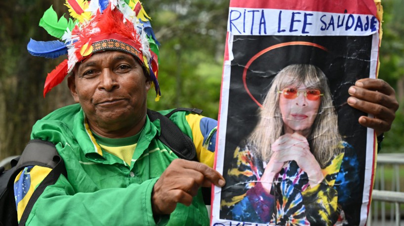 Centenas de fãs, entre familiares e amigos, se despediram de Rita Lee; velório da Rainha do Rock aconteceu nesta quarta-feira, 10, no Ibirapuera, em São Paulo (SP)