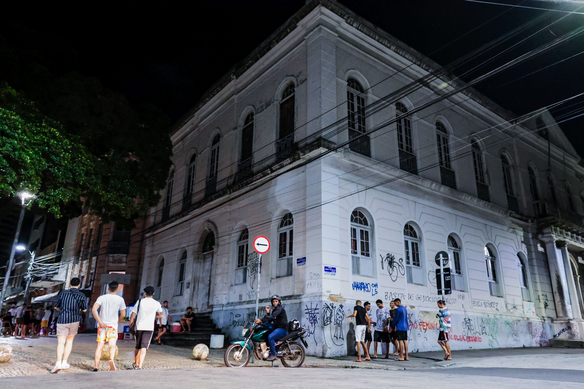 O Museu do Ceará está localizado ao lado da Praça dos Leões, no Centro da Cidade (Foto: AURÉLIO ALVES)