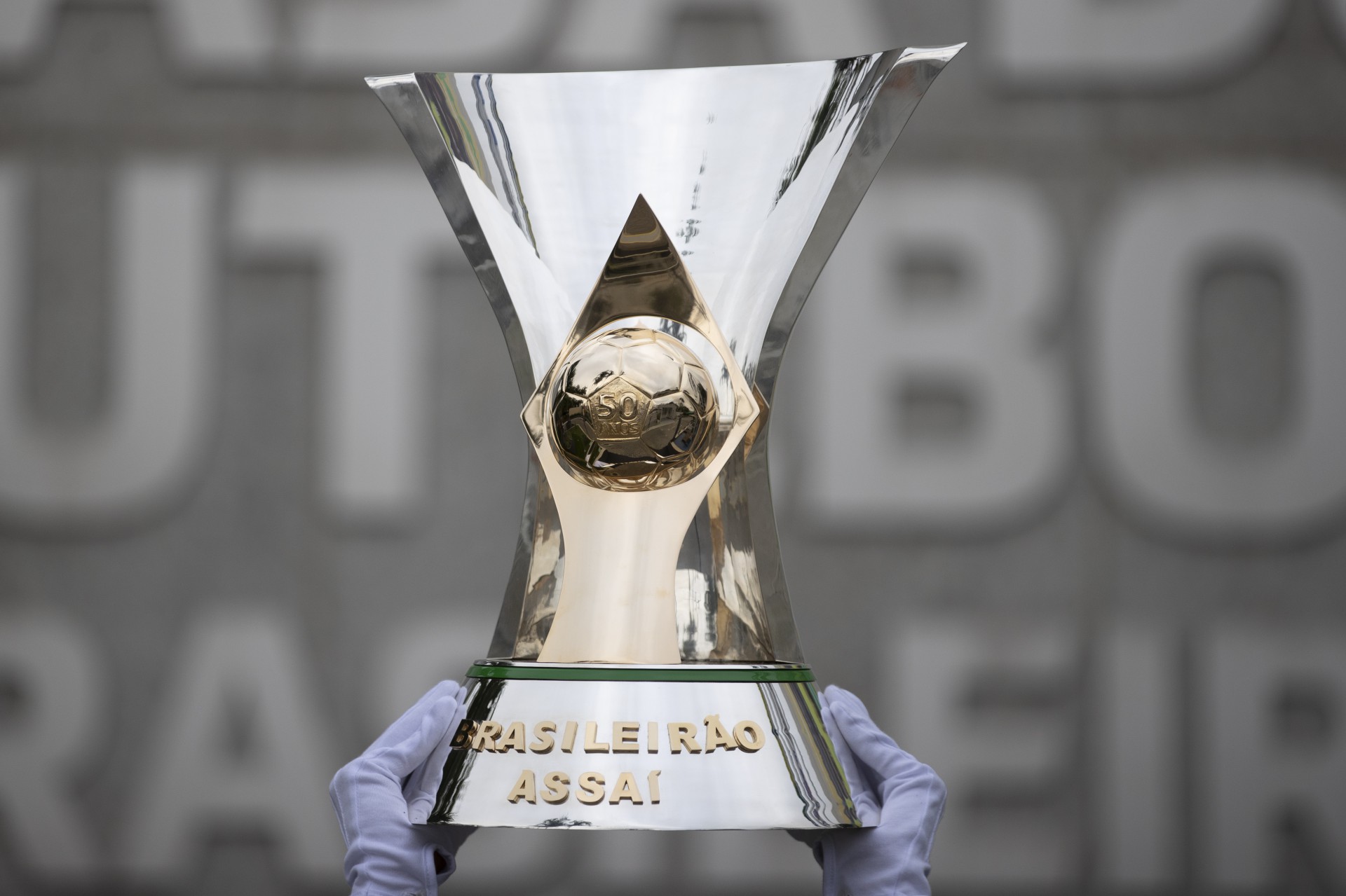 Taça do Brasileirão na sede da CBF (Foto: Lucas Figueiredo/CBF)