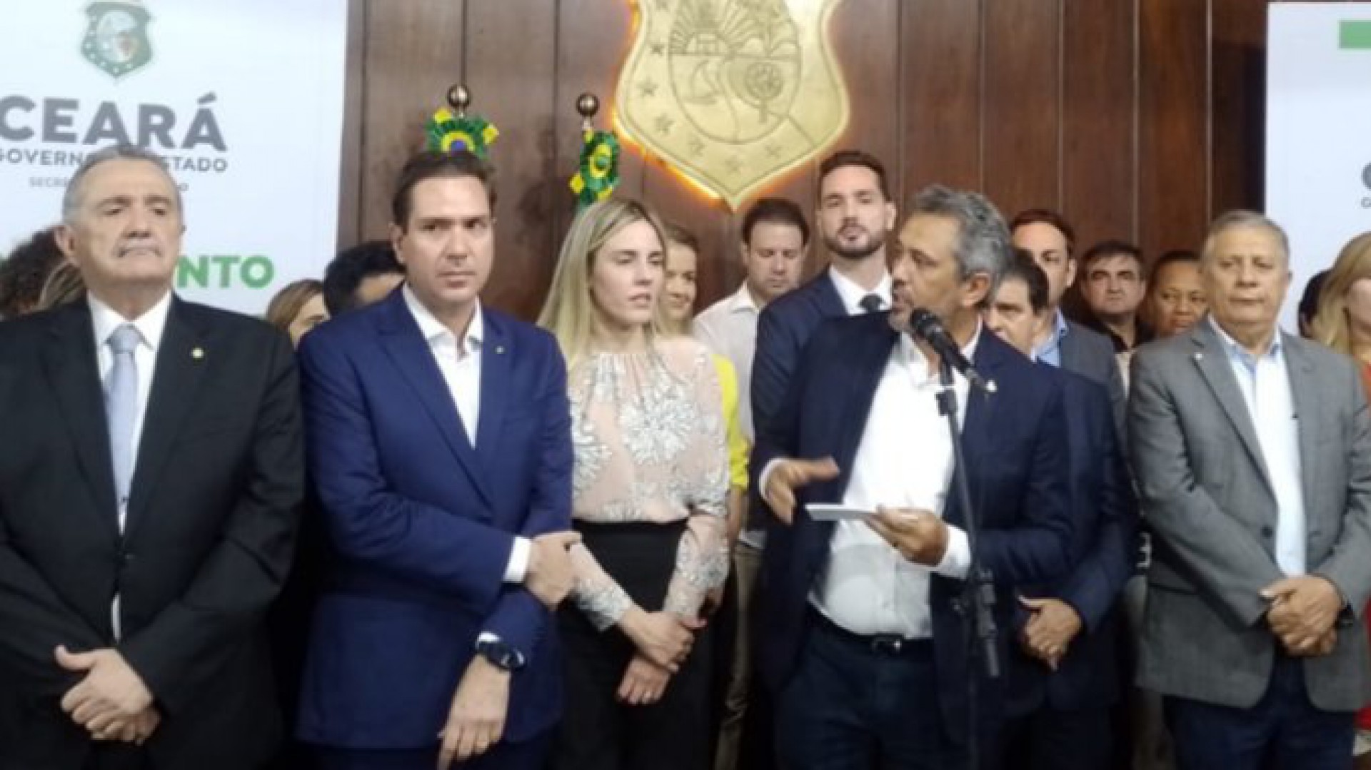 Governador Elmano de Freitas precisou encerrar a discussão (Foto: Reprodução)