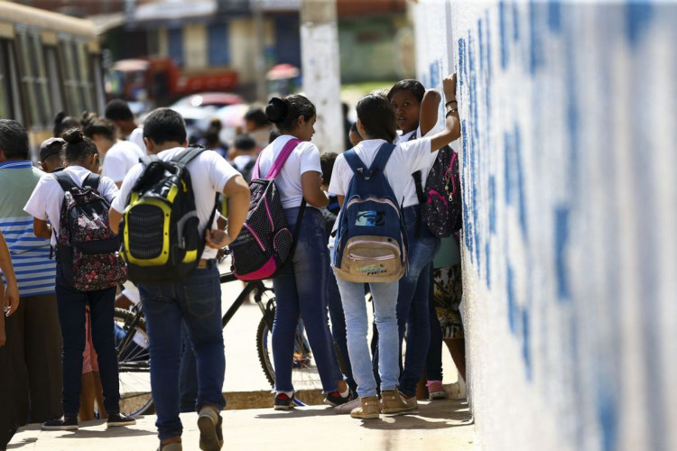 É necessário comparecer presencialmente para efetivar a matrícula na unidade de ensino pretendida