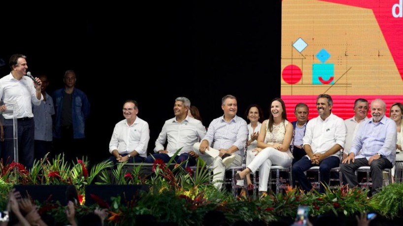 Camilo discursa durante visita de Lula ao Crato