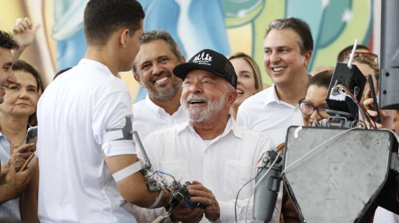 Presidente Lula em visita a escola de tempo integral no Ceará
