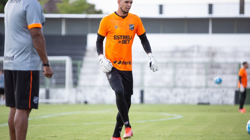 Bruno Ferreira deve seguir como titular na meta alvinegra