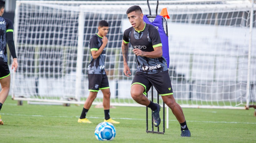 David Ricardo é titular na defesa do Vovô