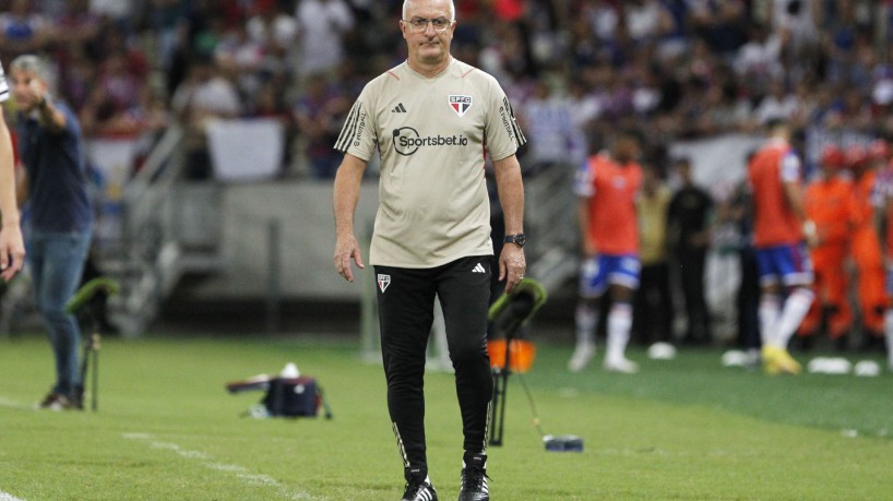 Técnico Dorival Júnior no jogo Fortaleza x São Paulo, na Arena Castelão