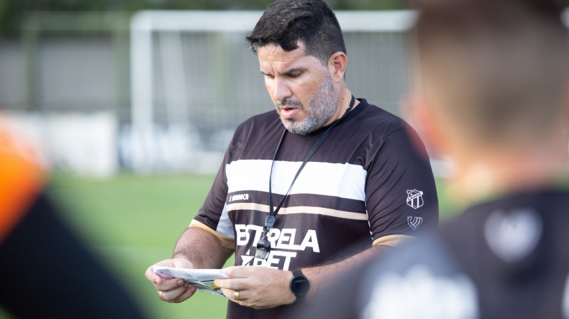 Eduardo Barroca exaltou os jogadores do Alvinegro