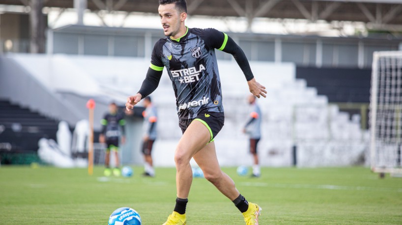 Guilherme Castilho será titular 
no meio-campo