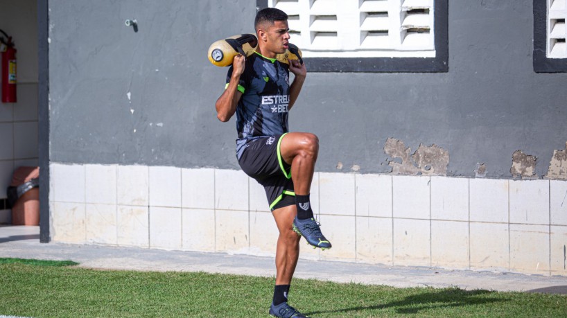 Zagueiro David Ricardo em treino do Ceará na Cidade Vozão, em Itaitinga