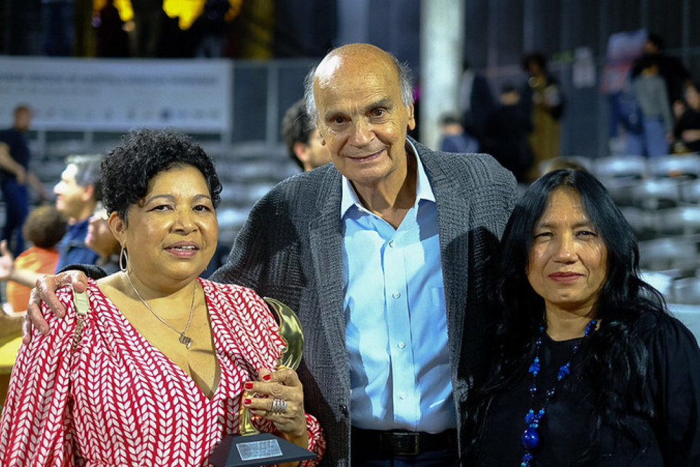 Kátia Brasil, Dráuzio Varela e Elaíze Farias receberam, em outubro do ano passado, o troféu especial na 46ª Edição do Prêmio Wladimir Herzog, um dos principais do jornalismo no País(Foto: Alberto César Araújo/Amazônia Real)