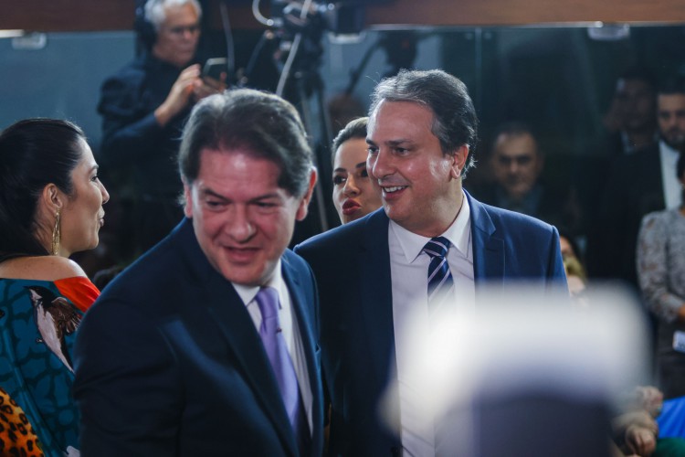 Senador Cid Gomes (PSB) e ministro da Educação, Camilo Santana (PT)