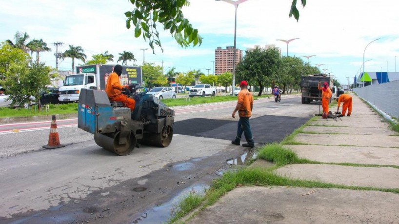 Operação tapa-buracos em Fortaleza busca recuperar o asfalto das vias após o período chuvoso