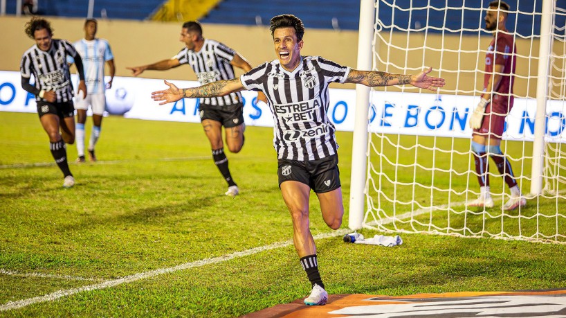 Vozão é a terceira equipe com melhor desempenho em jogos fora de casa, em 10 rodadas da Série B. Jean Carlos, do Ceará, comemora gol diante do Londrina