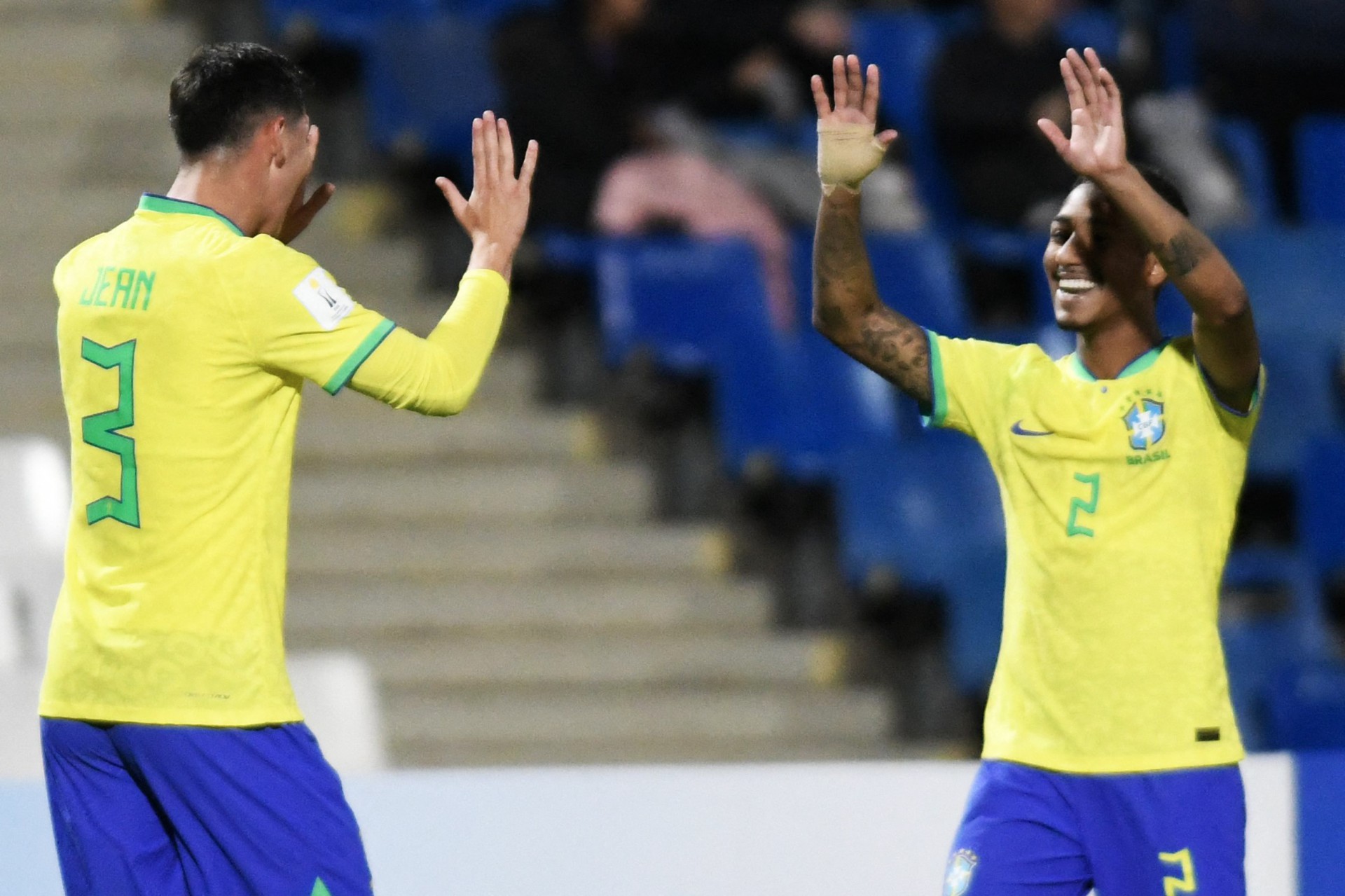 Brasil faz 6 a 0 contra República Dominicana e se reabilita na Copa do