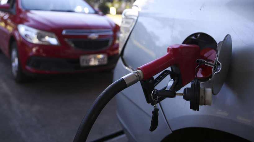 Sindipostos avisa que gasolina não deve baixar no Ceará com redução na Petrobras