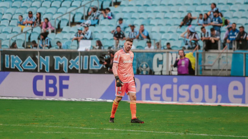 Três jogadores do Grêmio estão pendurados para jogo contra o Fortaleza