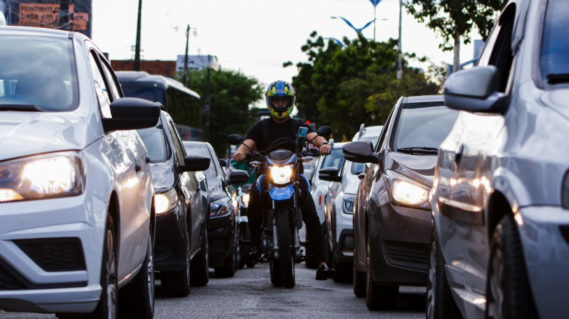 FORTALEZA-CE, BRASIL, 25-05-2023: Indice de acidentes do motos diminui, prevenção de acidentes de motos (Foto: Aurelio Alves/O Povo)