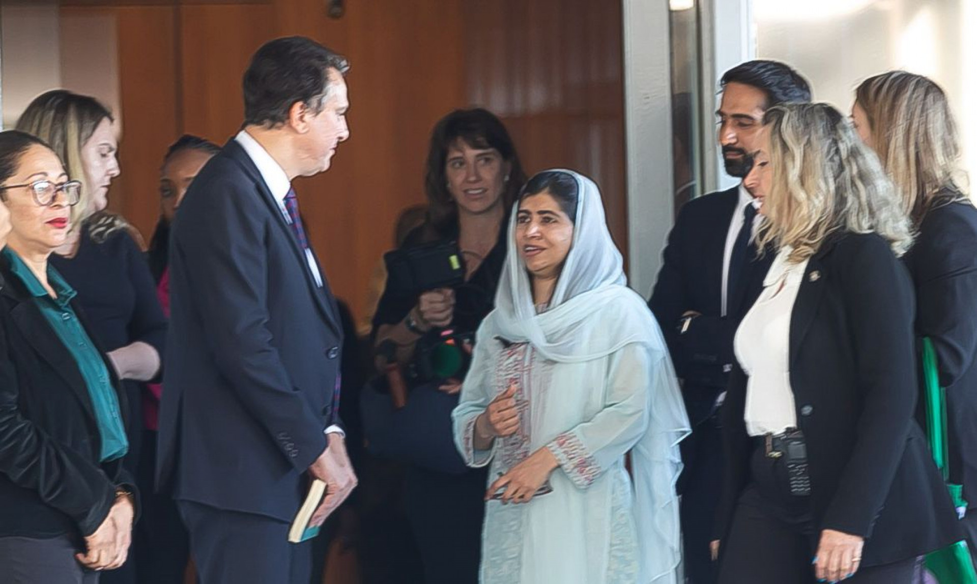 ￼MALALA foi recebida pelo 
ministro da Educação, Camilo Santana (Foto: José Cruz/ Agência Brasil)