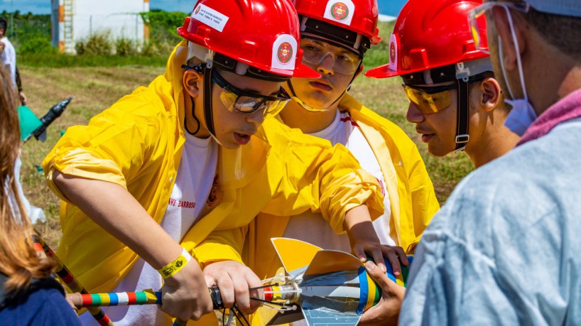 Foguete construído por estudantes atingiu 274 metros de alcance horizontal