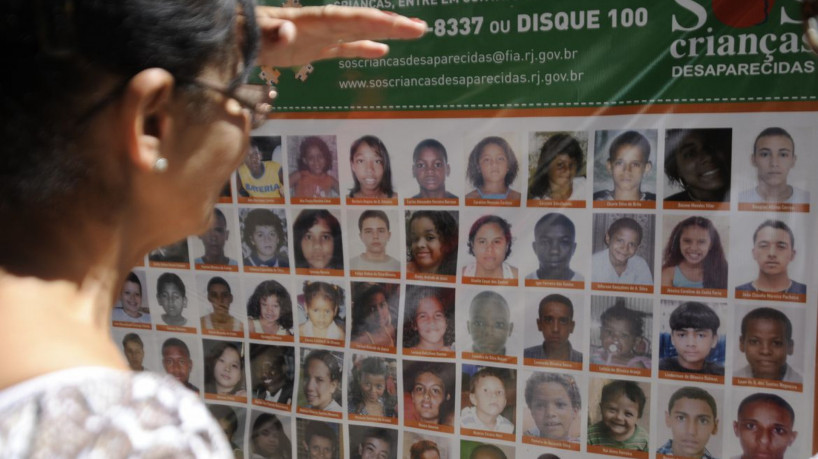 Rio de Janeiro - O Programa SOS Crianças Desaparecidas faz ato público para divulgar imagens de crianças e adolescentes desaparecidos (Tânia Rêgo/Agência Brasil)