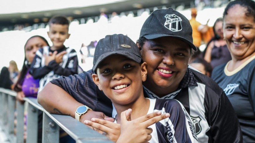 Torcedores do Ceará apoiam o time no confronto diante do Novorizontino, pela Série B