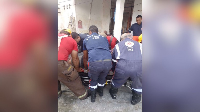 Equipes do Samu e do CBMCE atuaram na condução do homem até a unidade hospitalar