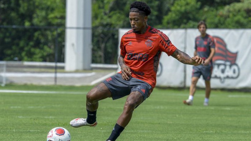 Atacante Marinho foi afastado no Flamengo em dia de aniversário. 