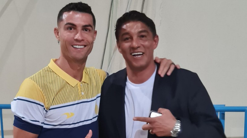 Cristiano Ronaldo e Jardel posam juntos em encontro na sede do Al Nassr