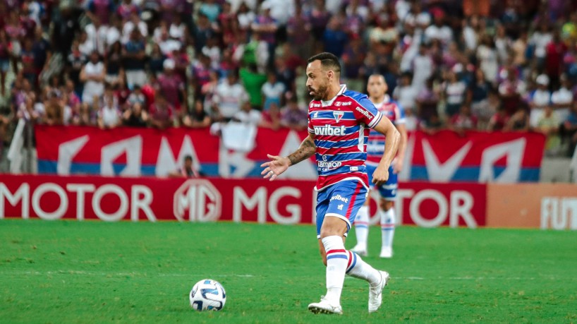 Atacante Moisés no jogo Fortaleza x San Lorenzo, na Arena Castelão, pela Copa Sul-Americana 2023