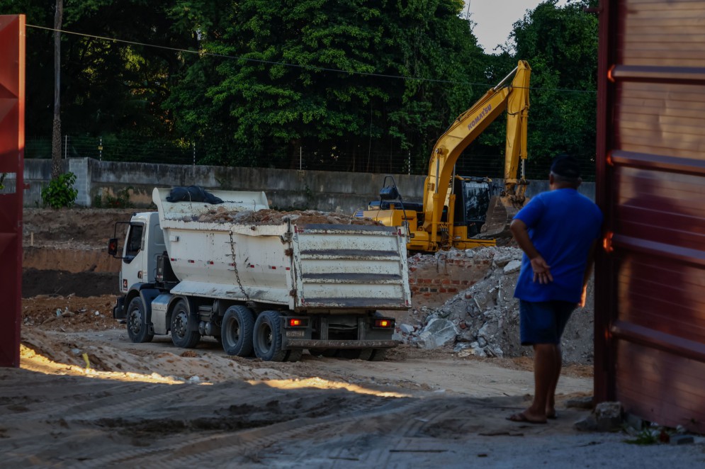 Construtora Moura Dubeux acionou a Outorga Onerosa para dois projetos de edifícios acima dos 100 metros, a Casa Boris (foto) e o Beach Class Unique, ambos no trecho entre avenida Rui Barbosa e rua Pereira Filgueiras (Foto: AURÉLIO ALVES)