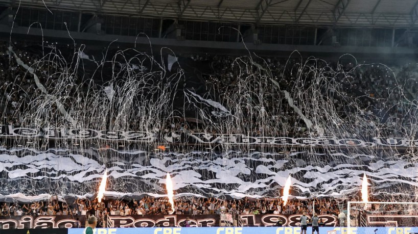 Torcida do Ceará no jogo Ceará x Chapecoense, no Castelão, pelo Campeonato Brasileiro Série B 2023