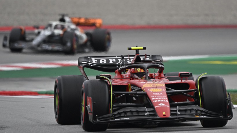 Carlos Sainz, piloto da Ferrari, em treino do GP da Espanha de Fórmula 1