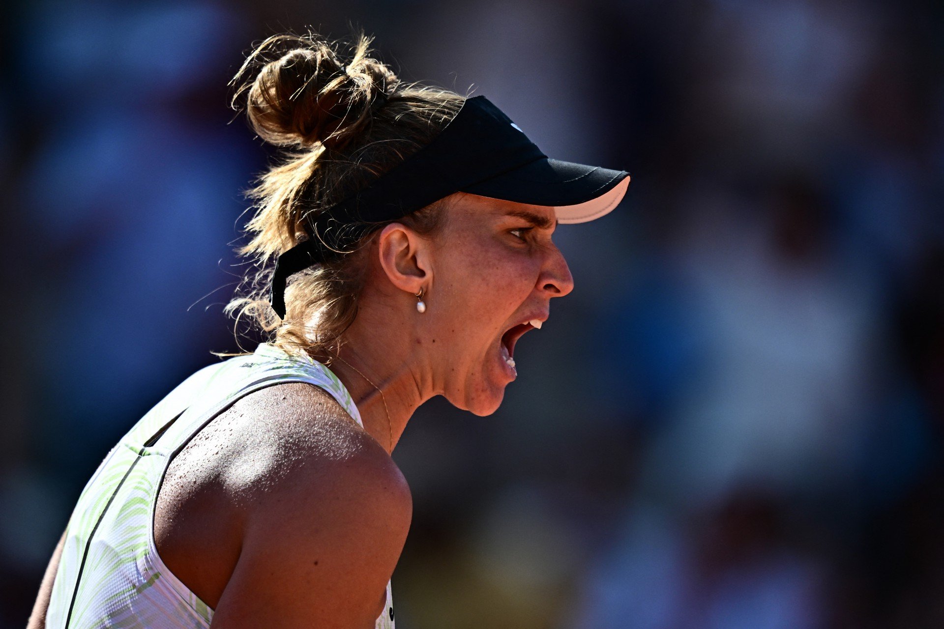 Tenista brasileira Bia Haddad em jogo de Roland Garros, em Paris (Foto: JULIEN DE ROSA / AFP)