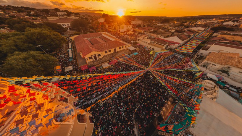 Festa do Pau da Bandeira de Santo Antônio é parte da trezena dedicada ao padroeiro