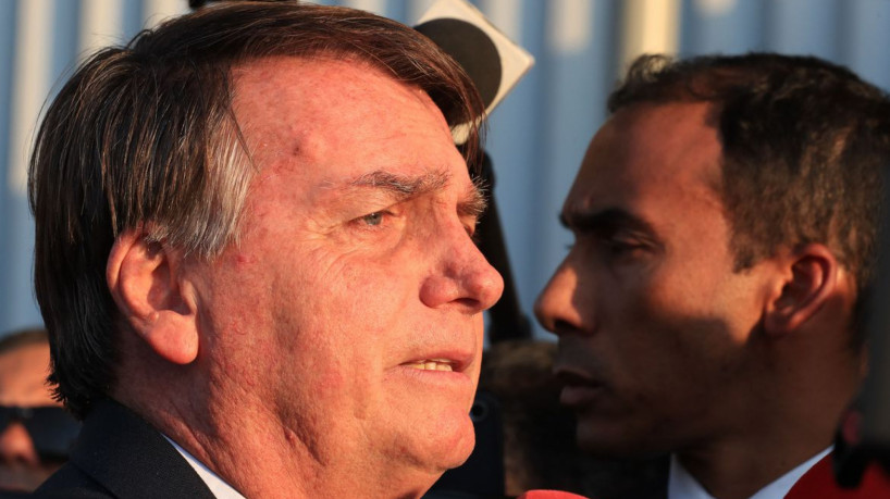 Brasília (DF) 18/05/2023 Ex-presidente, Jair Bolsonaro, na saída do Senado federal após visitar seu filho e senador, Flávio Bolsonaro. Foto Lula Marques/ Agência Brasil.