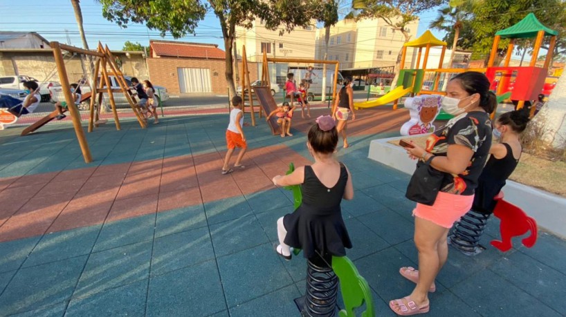 A praça da Bailarina de localiza no bairro com mesmo nome, em Acaraú