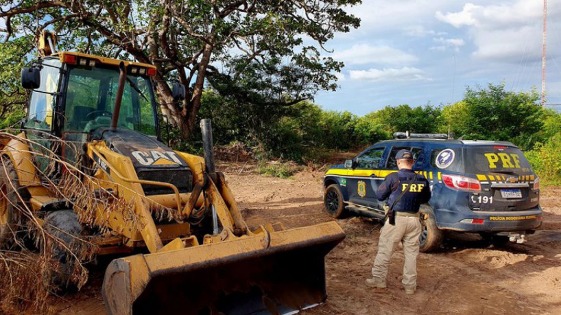 Nas operações, 15 pessoas foram presas por crimes ambientais e cargas ilegais foram recuperadas