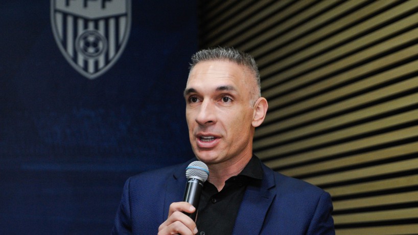 Ex-goleiro Fernando Prass em palestra em curso na sede da Federação Paulista de Futebol