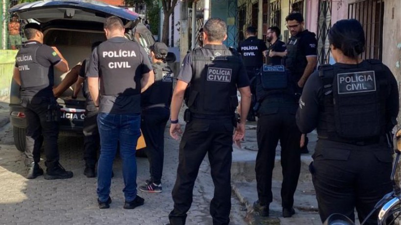 Agentes da Polícia Civil do Ceará realizam prisões e apreensões em Sobral