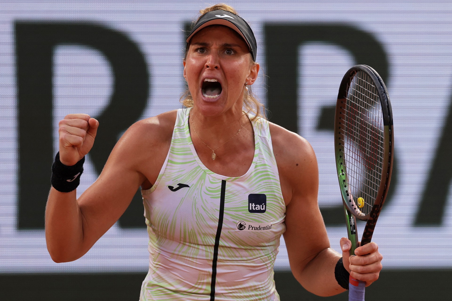 Tenista brasileira Bia Haddad no jogo de semifinal de Roland Garros (Foto: Thomas SAMSON / AFP)