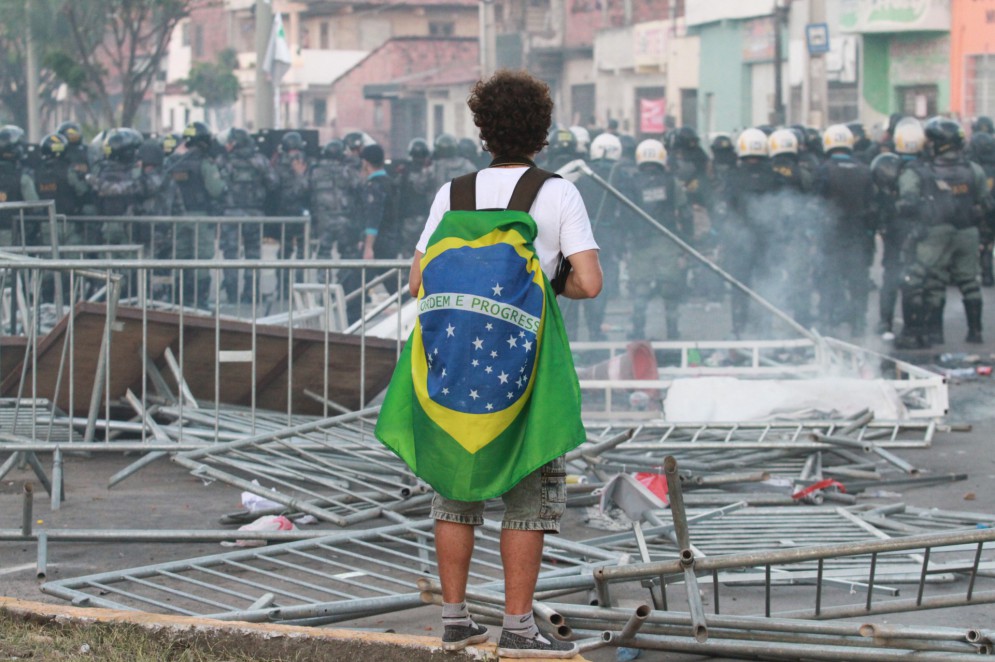 Manifestante contra a Copa das Confederações, em junho de 2013(Foto: Fabio Lima, em 19/6/2013)