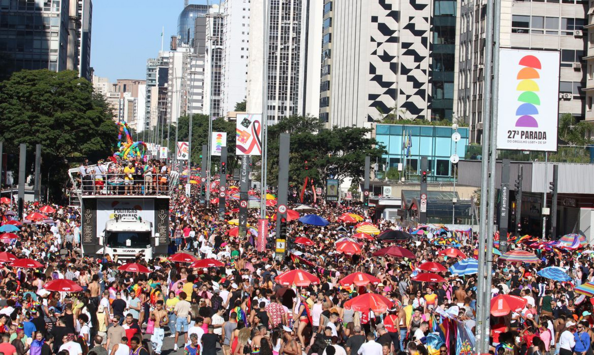 Parada LGBT une luta por políticas e festa na Avenida Paulista Farol OPOVO