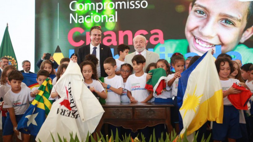 ￼PRESIDENTE Lula e o ministro 
Camilo Santana lançaram o programa