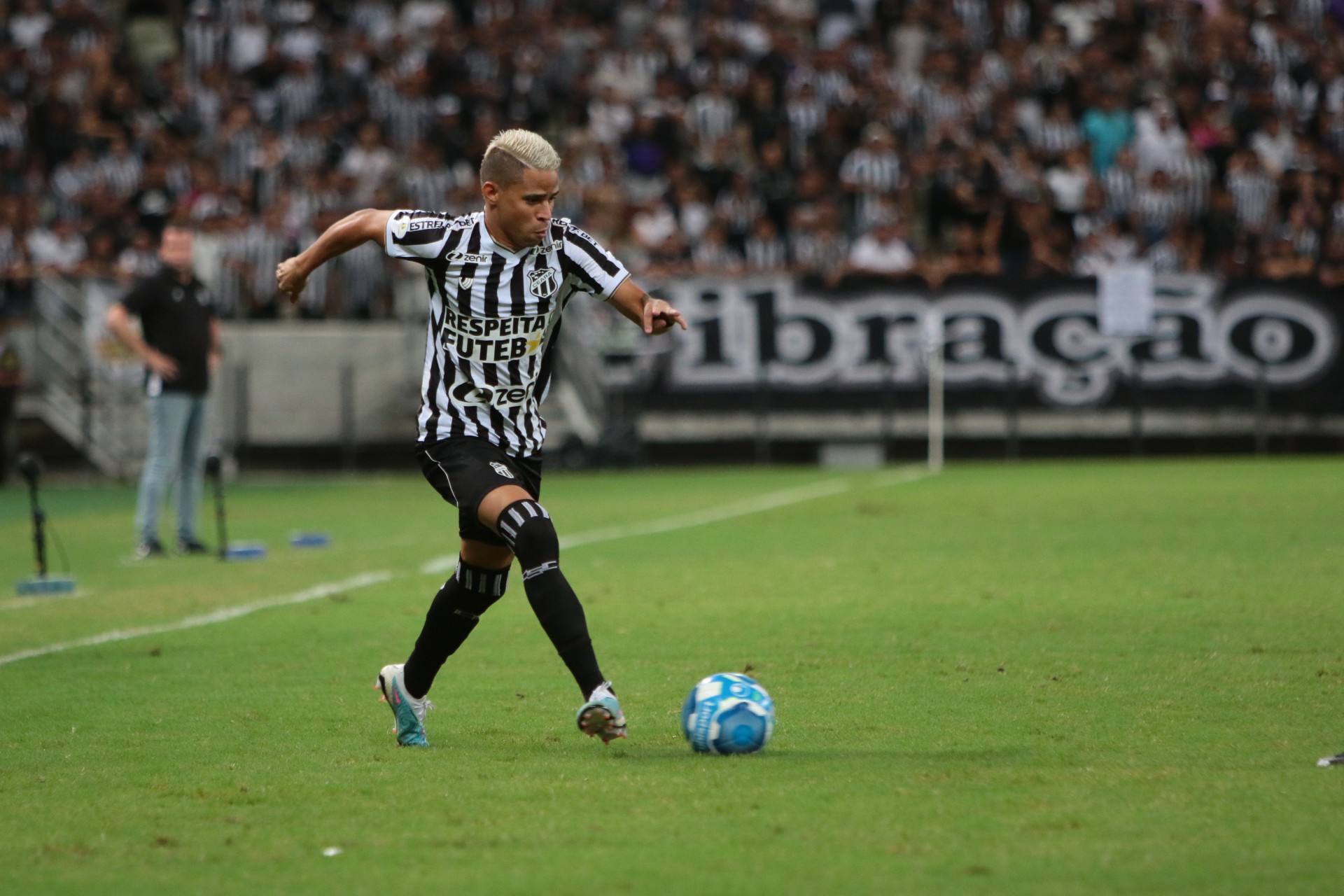 Erick está com proposta de renovação em mãos (Foto: Samuel Setubal)