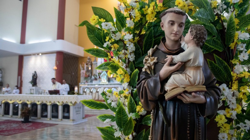 Dia 13 de junho comemora-se o dia de Santo Antônio, o santo casamenteiro 