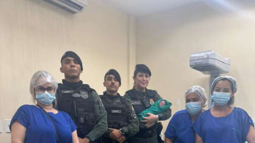 Criança nasce dentro de viatura policial em Maracanaú
