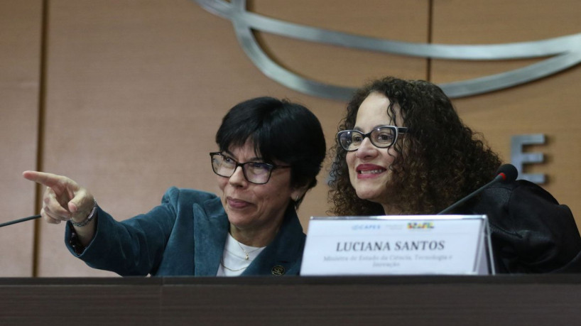 Brasília (DF), 14/06/2023 - A ministra da Ciência, Tecnologia e Inovação, Luciana Santos, e a presidente da CAPES, Mercedes Bustamante, participam da solenidade que lança a  edição 2023 do Ciência é 10! (C10!)  Foto Valter Campanato/Agência Brasil.

