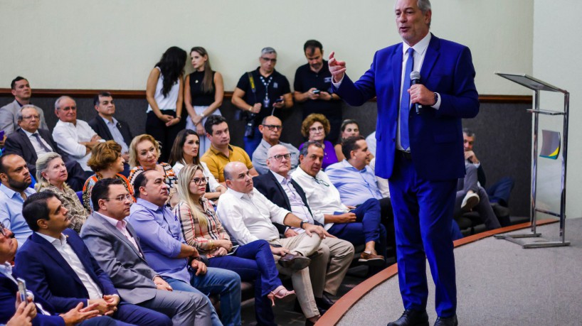 Ciro Gomes em palestra na CDL Fortaleza